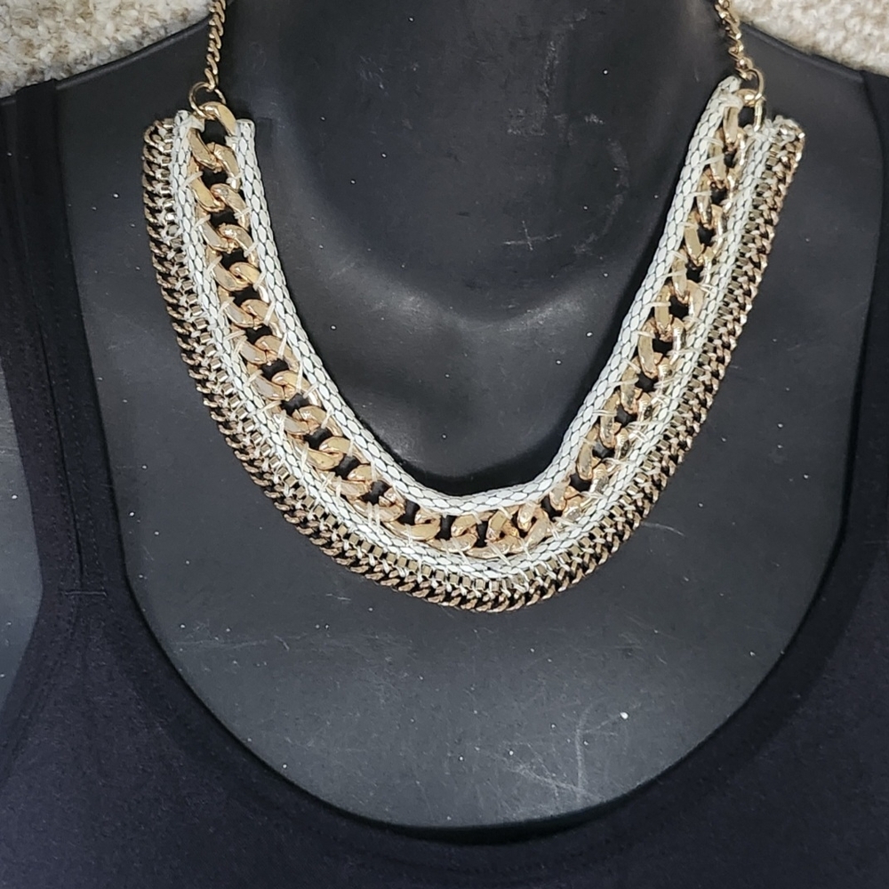 & Other Stories Gold and White Layered Necklace - Picture 4 of 4